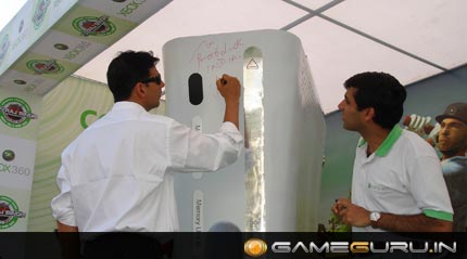 Akshay Kumar signing on the big Xbox 360