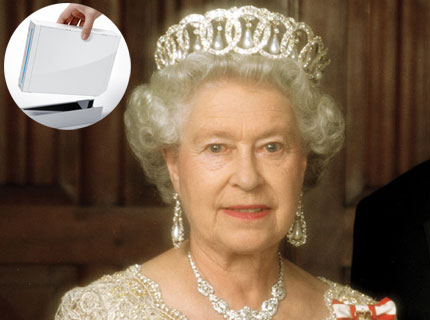 Queen Elizabeth Likes Wii